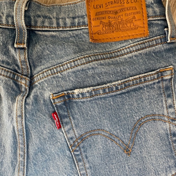 LEVIS High waisted Mom Jeans wedgie fit!! - Picture 5 of 5